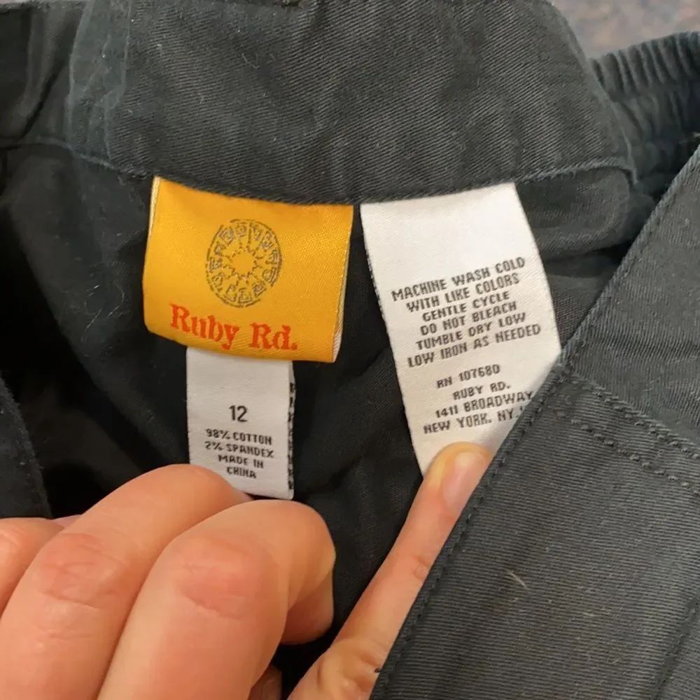 Ruby Rd. Black Capris sz. 12 - Picture 5 of 5
